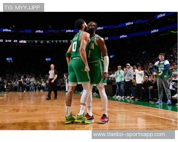 杰伦布朗首节狂砍16分全场19中13砍下32分引领球队胜利 杰伦布朗首节狂砍16分全场19中13砍下32分引领球队胜利