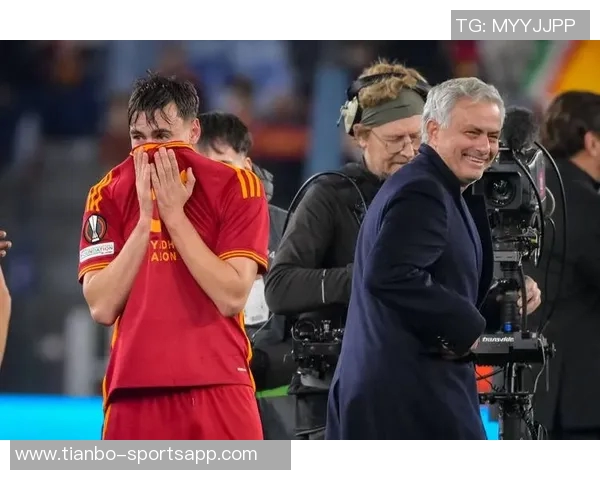 穆里尼奥获地中海卓越奖感慨与罗马深厚联系或许不配但心存感激 穆里尼奥获地中海卓越奖感慨与罗马深厚联系或许不配但心存感激