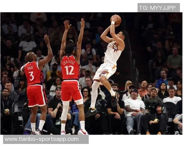 布克首节得分全在半场表现平平9分3助3失误正负值5引发关注