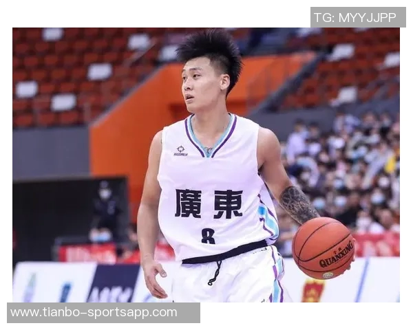 赵睿身穿宏远训练服备战全运会展现时光倒流的独特魅力 赵睿身穿宏远训练服备战全运会展现时光倒流的独特魅力