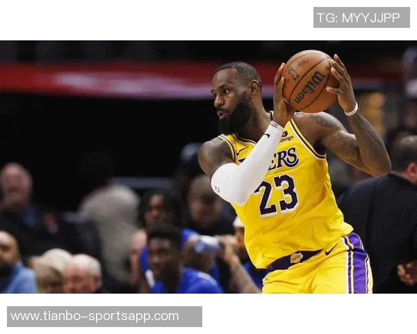 南湾湖人主帅盛赞詹姆斯训练态度专注早到令人难以置信